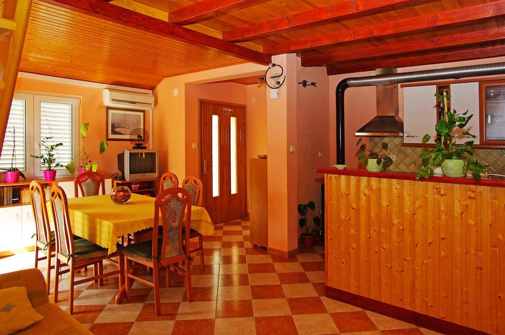 Apartments Julija Vela Luka Bilik gambar