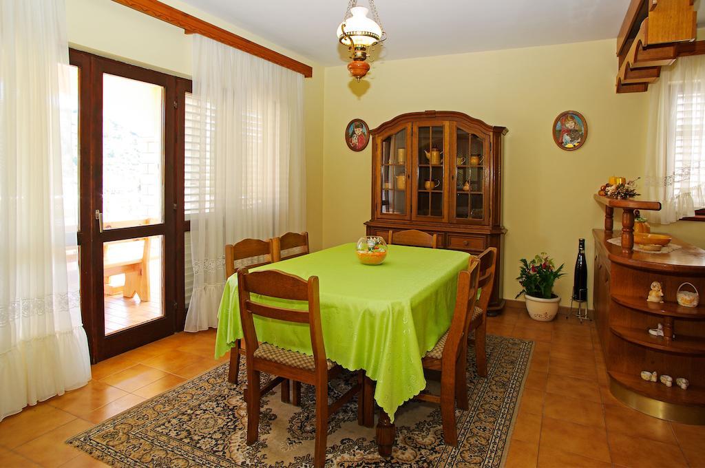 Apartments Julija Vela Luka Bilik gambar